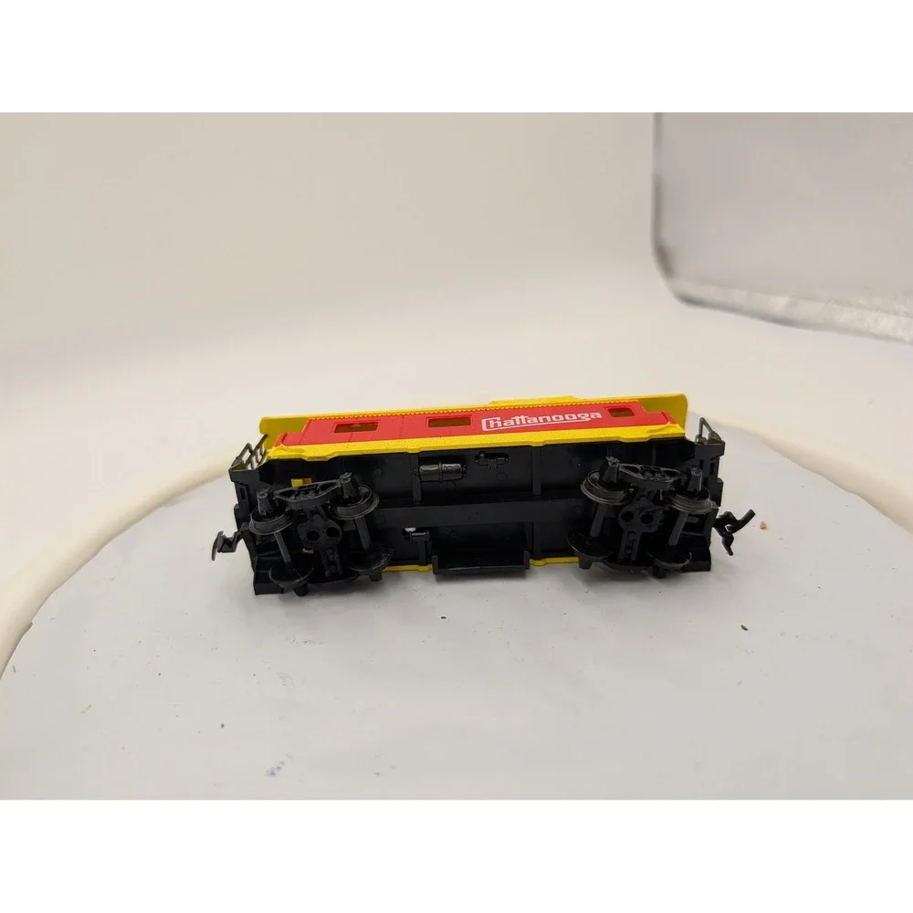 Tyco HO Scale‎ Chattanooga Caboose Red Yellow Vintage Model Train Car